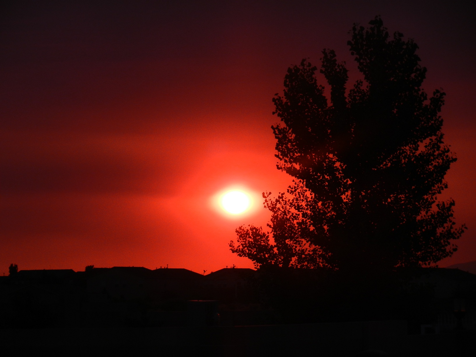 Smoky_sunrise_05252012_3